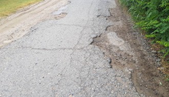 Put u Gornjem Tavankutu prepun rupa