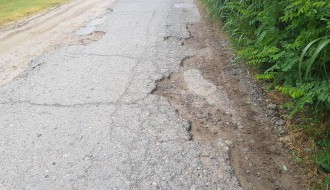 Put u Gornjem Tavankutu prepun rupa