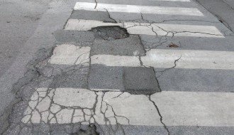 Oštećenje kolovoza u ulici Petra Lekovića