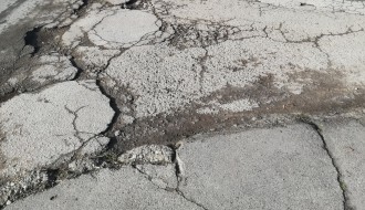 Uništen kolovoz na uglu ulica Svete Katarine i Gajeve