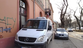 Bahato parkiranje pred bioskopa Lifka