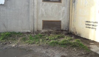 Divlja deponija na uglu Majšanskog puta i Ulice Koste Trifkovića