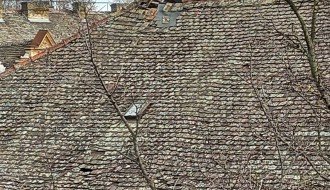 Loš krov u centru grada (ugао Vase Stajića i Đure Đakovića)