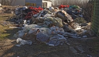 Deponija usred naseljene ulice (Ljermontova)