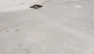 Plato ispred porodilišta neuredan i potencijalno zarazan