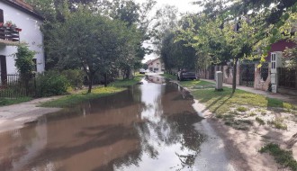 Plaćamo odvodnjavanje, a voda nam se godinama unazad zadržava u ulici (Sutjeska, Palić) i ulazi u podrume