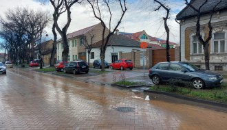 Nepropisno parkiranja vozila ispred vrtića "Vackor" (MZ "Bajnat")