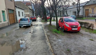 Nepropisno parkiranja vozila ispred vrtića "Vackor" (MZ "Bajnat")