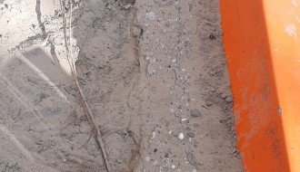 Dosuti pesak u bazen na igralištu kod Maksija u centru