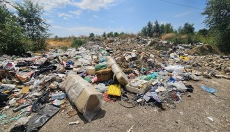 Divlja deponija - ruglo na Bajskom putu (prema Ljutovu i Tavankutu)