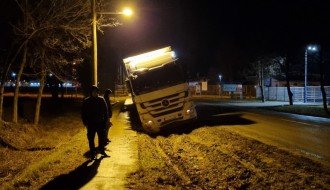 Nedostatak upozorenja na suženje puta u ulici Franje Kluza