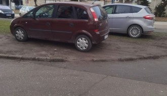 Divlje parkiranje na Radijalcu