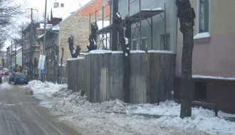 Prepreka na pešačkom delu preko puta hotela Galerija