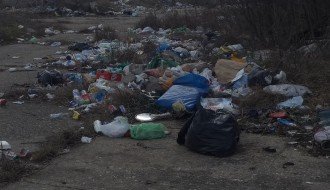 Svaki dan sve više smeća na ulicama u selu Gabrić