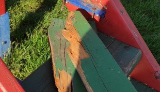 Zapušteno dečje igralište u Maloj Bosni