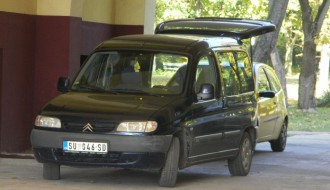 Palićki turizam (parkiranje na pešačkoj stazi)