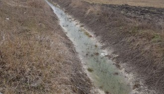 Kanal pun smeća u ulici 51. Divizija