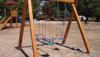 Ljuljaške za decu mlađu od 3 godine na igralištu na Prozivci