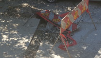 Rupa celom širinom puta u Ulici Mirka Bogovića