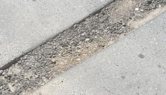 Rupa celom širinom puta u Ulici Mirka Bogovića