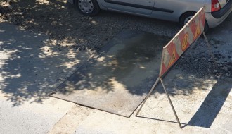 Rupa celom širinom puta u Ulici Mirka Bogovića