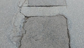 Rupe na putu u Samoborskoj ulici