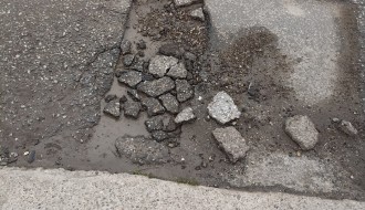 Udarna rupa u Ulici Dragiše Mišovića