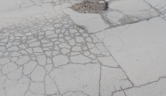 Tri ogromne rupe u Ulici Otmara Majera