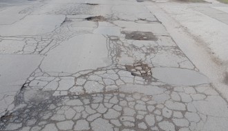 Tri ogromne rupe u Ulici Otmara Majera