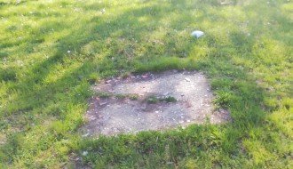 Zapušteno dečije igralište u MZ "Peščara"