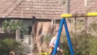 Zapušteno dečije igralište u MZ "Peščara"