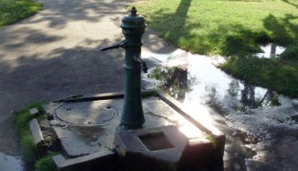 Popravljena česma u parku na Paliću, ali voda nema dobar odvod