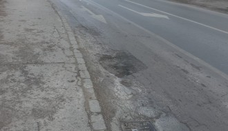 Udarna rupa na raskrsnici Karađorđevog puta i Ulice Petefija Šandora