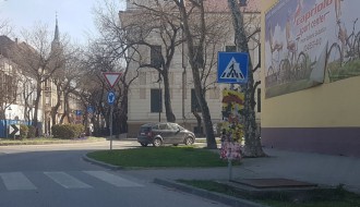 Postavljanje reklama dešavanja na saobraćajne znakove, semafore, stubove po celom gradu