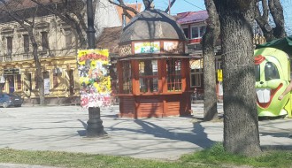 Postavljanje reklama dešavanja na saobraćajne znakove, semafore, stubove po celom gradu