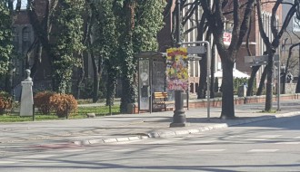 Postavljanje reklama dešavanja na saobraćajne znakove, semafore, stubove po celom gradu