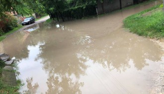 Poplava u Jasenovačkoj ulici zbog neasfaltiranog puta koji čekamo 25 godina!