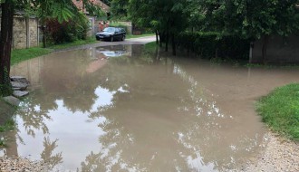 Poplava u Jasenovačkoj ulici zbog neasfaltiranog puta koji čekamo 25 godina!