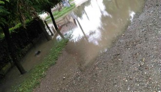 Poplava u Jasenovačkoj ulici zbog neasfaltiranog puta koji čekamo 25 godina!