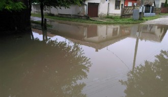 Poplava u Jasenovačkoj ulici zbog neasfaltiranog puta koji čekamo 25 godina!