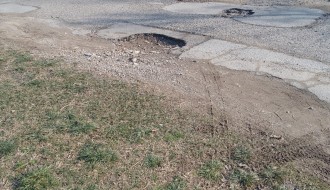 Oštećen kolovoz u Ulici Marije Bursać