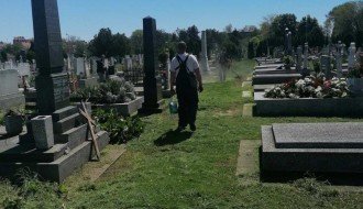 Nepokošena trava na Kerskom groblju