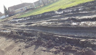 Kamioni uzorali put u ulici Otmara Majera