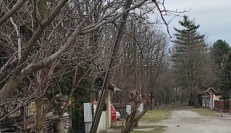Nakrivljena bandera na Velikom Radanovcu