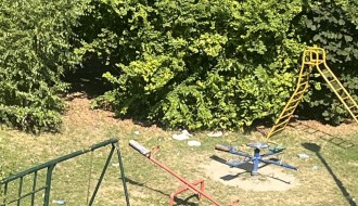 Neuredno decije igraliste Zetska ulica