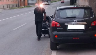 Паркирање на пешачкој стази