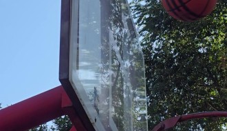 Tabla na košarkaškom terenu na Prozivci traži pažnju