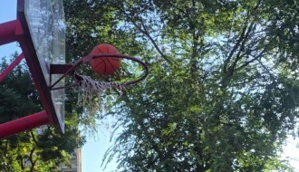 Tabla na košarkaškom terenu na Prozivci traži pažnju