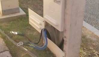 Vire strujni kablovi kod trafo stanice i ormara