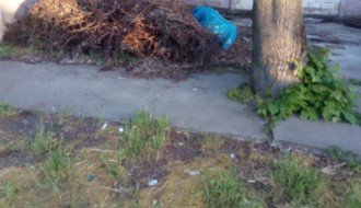 Godinu dana stoji otpad pored igrališta